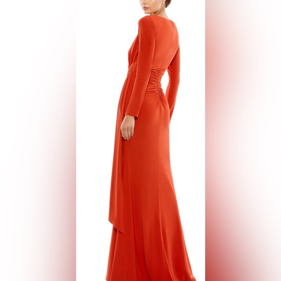 MAC DUGGAL RUCHED LONG SLEEVE COWL NECK GOWN SIZE 8-6385 - Picture 3 of 3